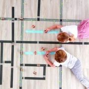 Mini tren con vía adhesiva