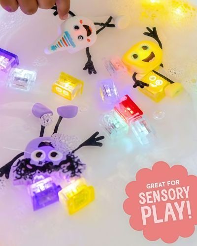 Cubos luminosos con personaje lila